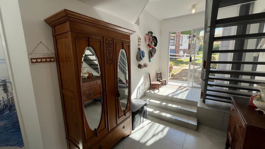 3 Bedroom Property for Sale in Wavecrest Eastern Cape